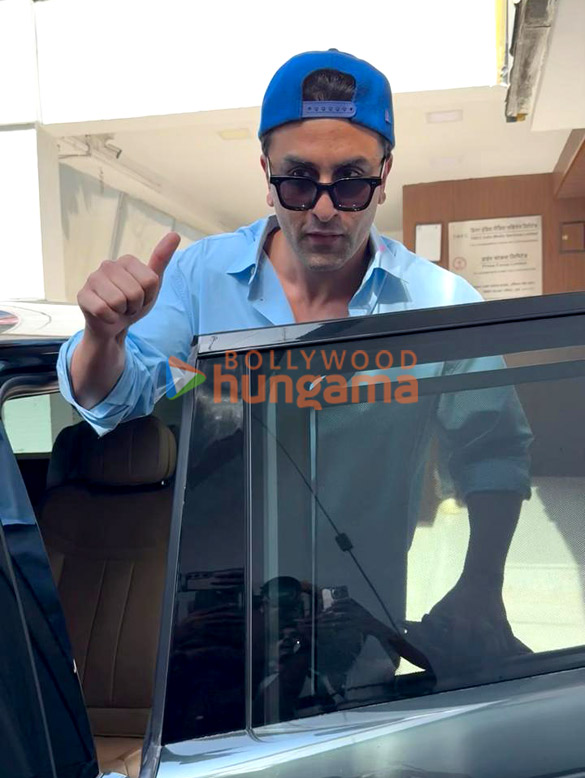 photos ranbir kapoor snapped in bandra 1 10