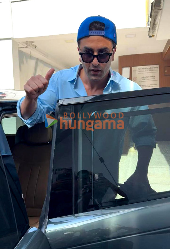 photos ranbir kapoor snapped in bandra 3 10