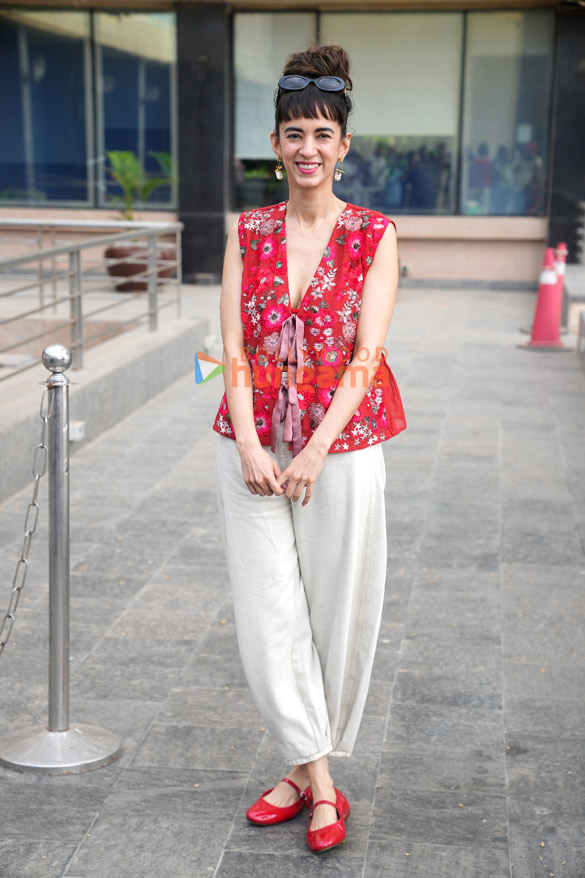 photos saba azad and kunal thakur snapped at sun n sand in juhu 3