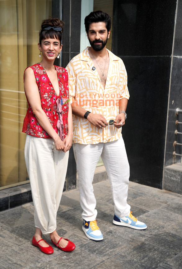 Photos: Saba Azad and Kunal Thakur snapped at Sun n Sand in Juhu Photos: Saba Azad and Kunal Thakur snapped at Sun n Sand in Juhu