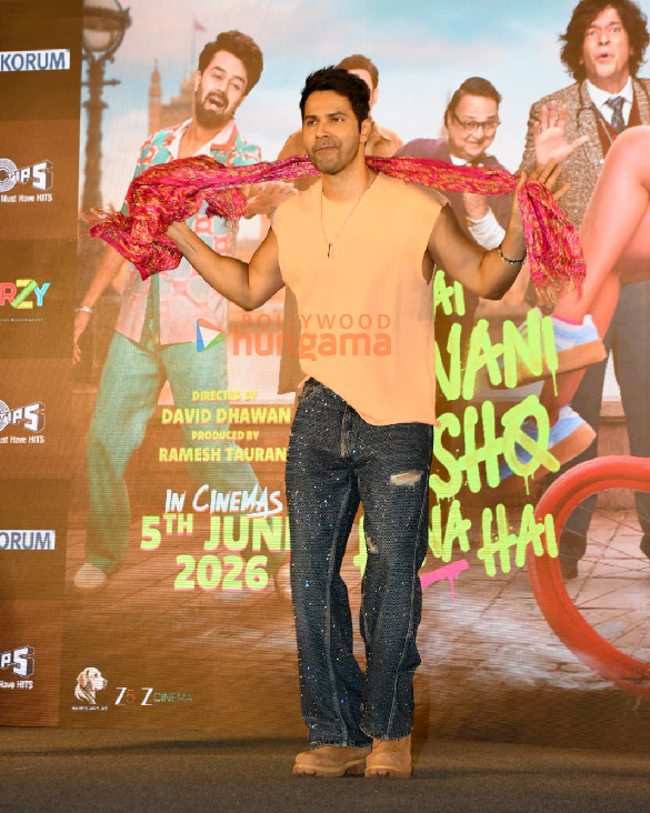 photos varun dhawan mrunal thakur and pooja hegde snapped promoting 5