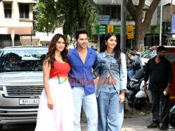 Photos: Varun Dhawan, Mrunal Thakur and Pooja Hegde snapped promoting Hai Jawani Toh Ishq Hona Hai in Bandra