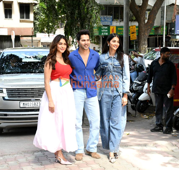 photos varun dhawan mrunal thakur and pooja hegde snapped promoting hai jawani toh ishq hona hai in bandra 4