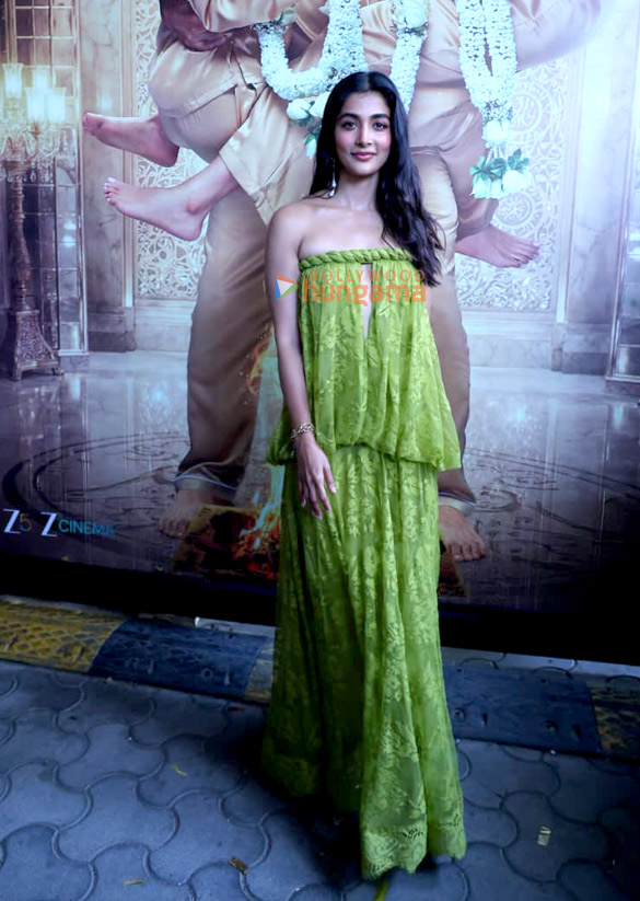 photos varun dhawan pooja hegde mrunal thakur david dhawan and others grace the trailer launch of hai jawani toh ishq hona hai 1