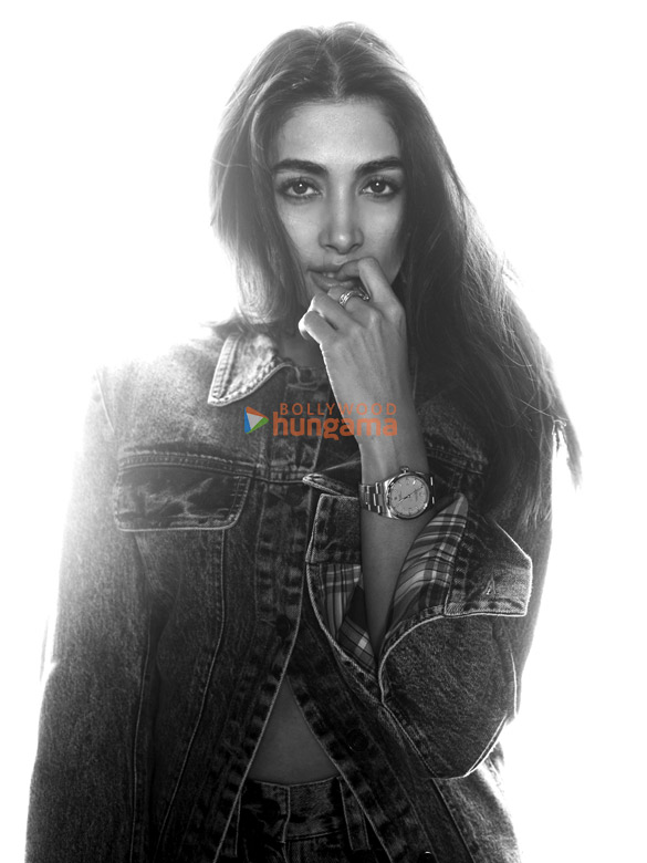 pooja hegde 6 66