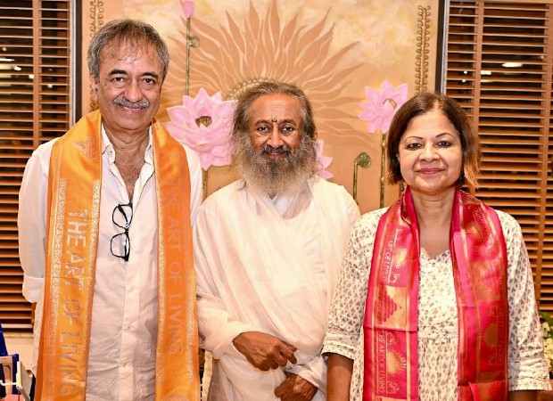 एक्सक्लूसिव: राजकुमार हिरानी ने बेंगलुरु आश्रम में पीके की शूटिंग की अनुमति देने के लिए गुरुदेव श्री श्री रविशंकर को धन्यवाद दिया; पता चलता है कि उसे इनकार की उम्मीद थी