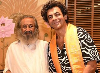 EXCLUSIVE: Sunil Grover asks Gurudev Sri Sri Ravi Shankar if he can mimic him after Aamir Khan; Gurudev jokes, “Mujhe mat phasao bhai”