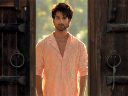 Tujhko (Video) Shahid Kapoor, Rashmika Mandanna, Kriti Sanon | Pritam Chakraborty, Arijit Singh, Sunidhi Chauhan | Cocktail 2