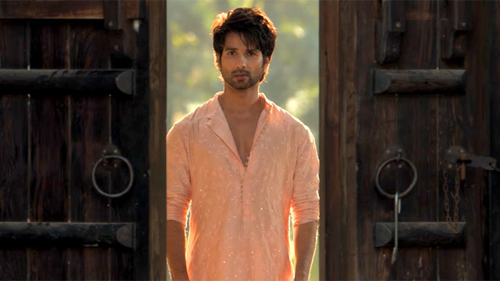 Tujhko (Video) Shahid Kapoor, Rashmika Mandanna, Kriti Sanon | Pritam Chakraborty, Arijit Singh, Sunidhi Chauhan | Cocktail 2