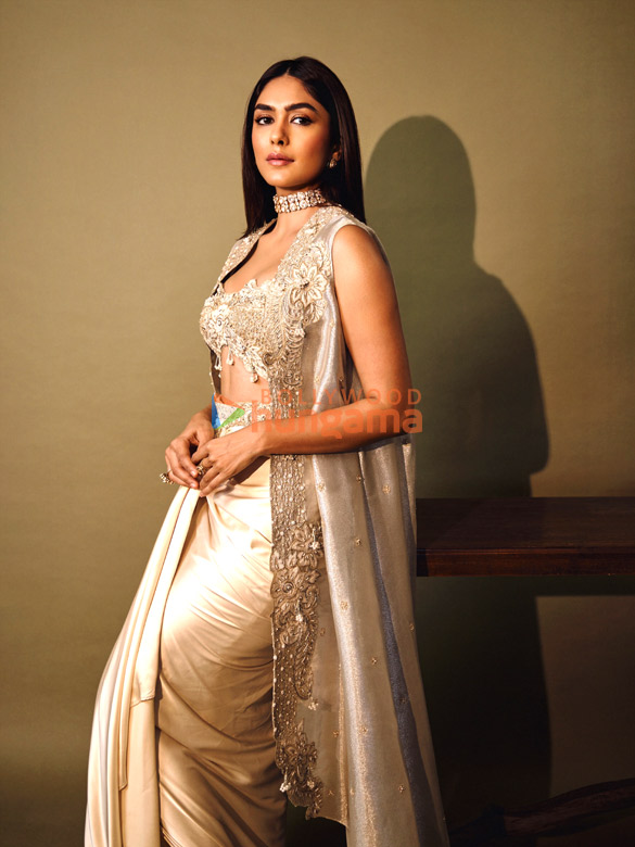 mrunal thakur 2 220