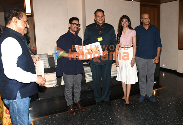 photos aamir khan and ashutosh gowariker celebrate 25 years of lagaan with india posts special tribute 1