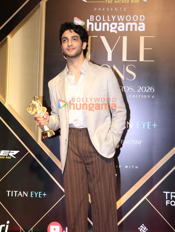 photos akshay kumar ananya panday sharvari shahid kapoor bhumi pednekar vaani kapoor arshad warsi and others grace the red carpet at bollywood hungama style icon awards 26 56
