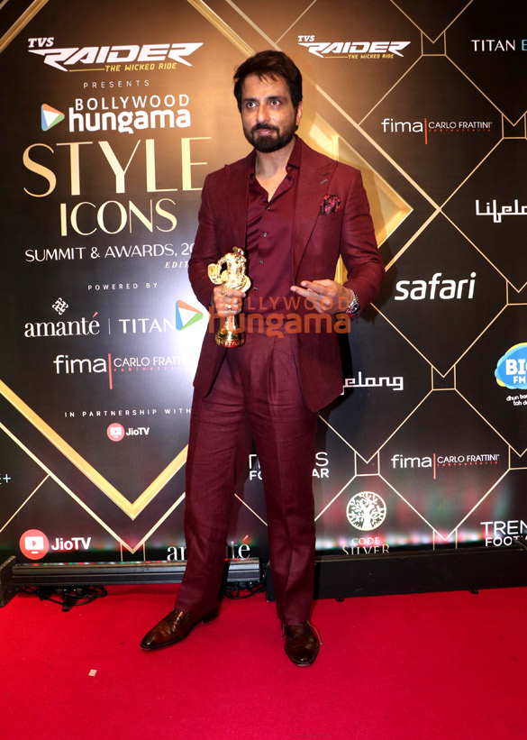 photos akshay kumar ananya panday sharvari shahid kapoor bhumi pednekar vaani kapoor arshad warsi and others grace the red carpet at bollywood hungama style icon awards 26 58