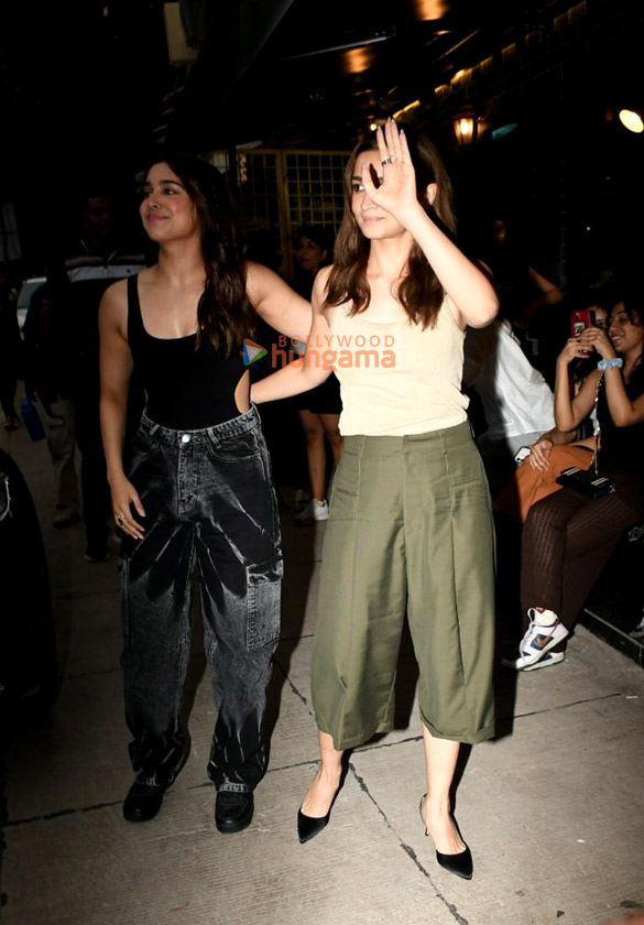 photos alia bhatt and sharvari snapped outside a cafe in bandra 6