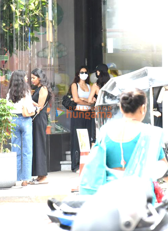 photos disha patani snapped in bandra 2 16