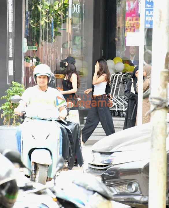 photos disha patani snapped in bandra 3 16