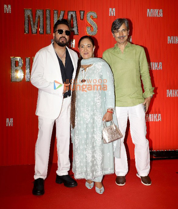 photos hema malini anupam kher sonu nigam iulia vantur and others attend mika singhs 50th birthday bash 4