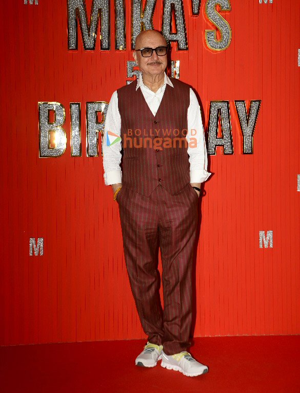 photos hema malini anupam kher sonu nigam iulia vantur and others attend mika singhs 50th birthday bash 8