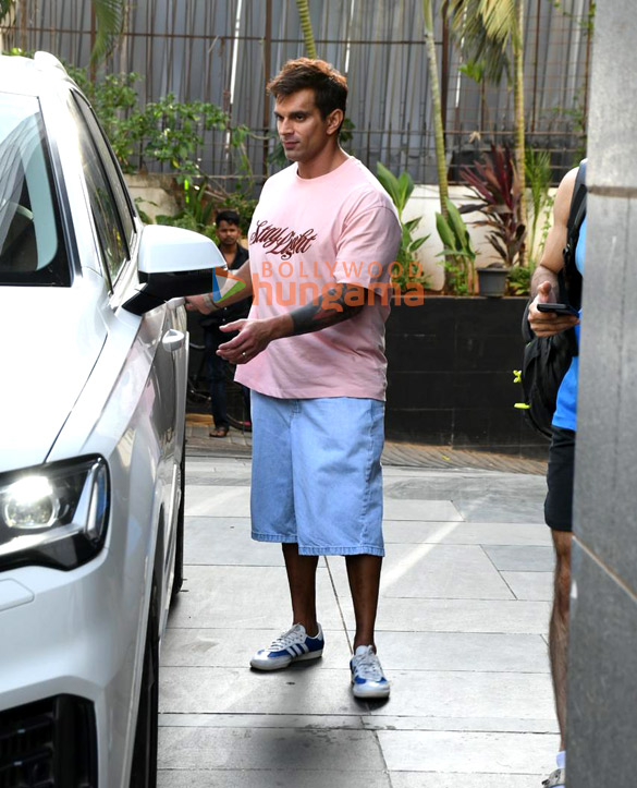photos karan singh grover snapped in santacruz 1
