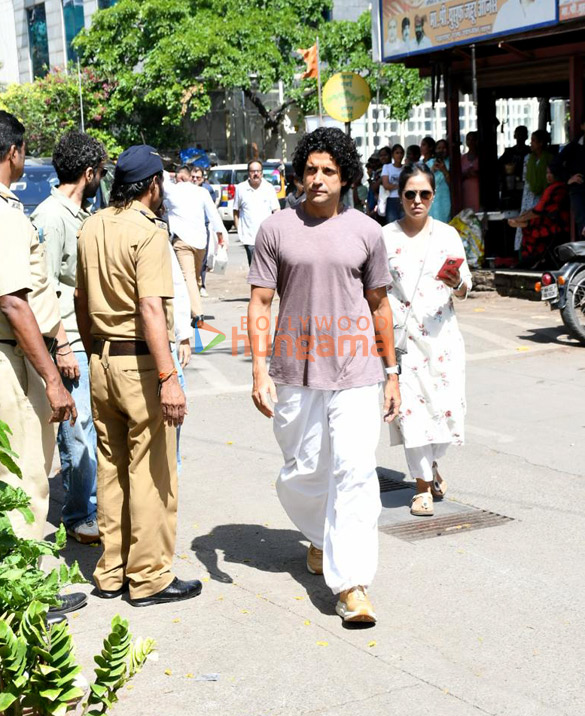photos malaika arora farhan akhtar david dhawan shatrughan sinha and others attend the funeral of pahlaj nihalani 2
