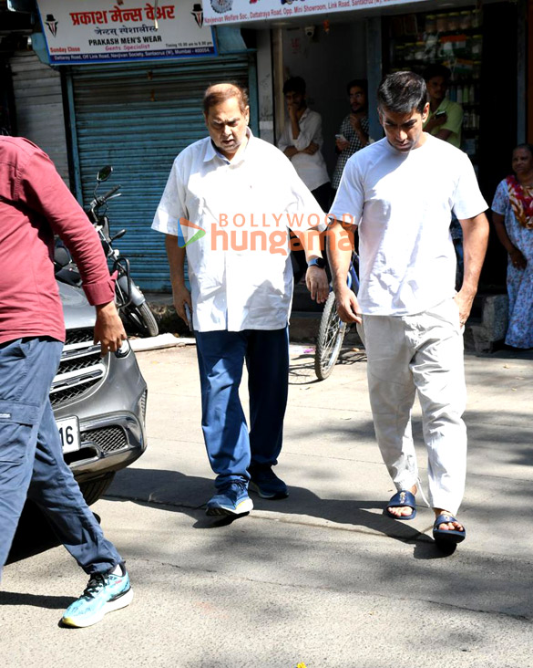 photos malaika arora farhan akhtar david dhawan shatrughan sinha and others attend the funeral of pahlaj nihalani 8