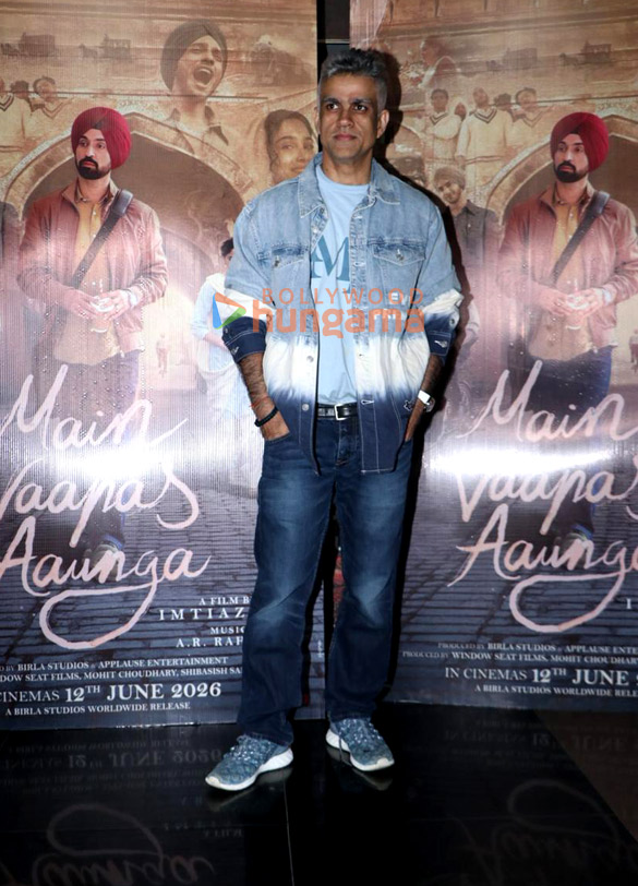 photos naseeruddin shah kabir khan ahsaas channa and others grace the special screening of main vaapas aaunga 15