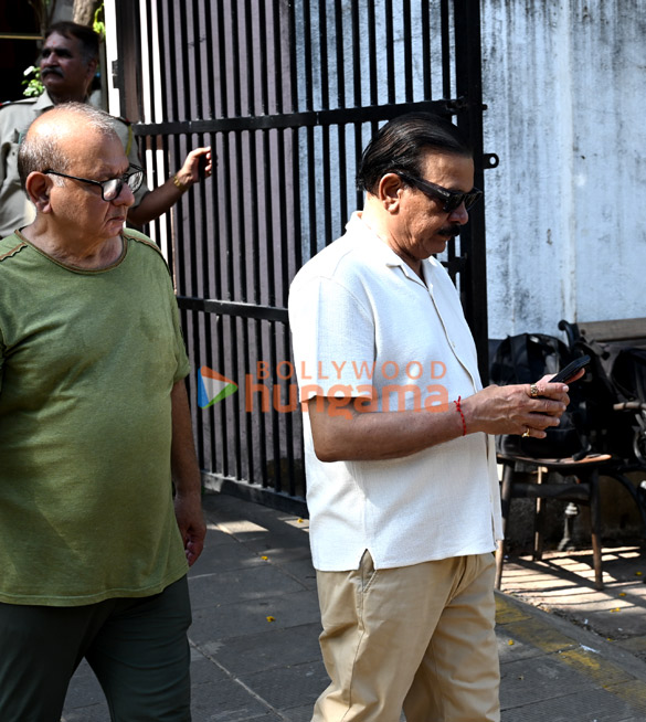 photos saif ali khan malaika arora varun dhawan govinda farhan akhtar david dhawan shatrughan sinha and others attend the funeral of pahlaj nihalani 260 5