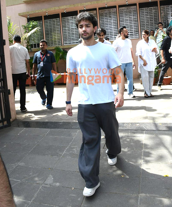 photos salman khan sohail khan arbaaz khan and others snapped at kumud ranes funeral 16