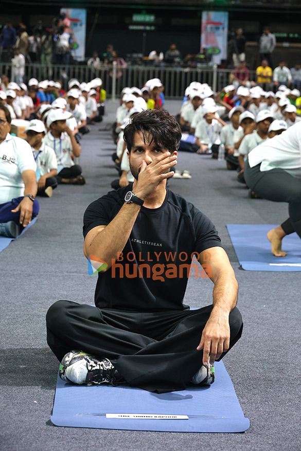photos shahid kapoor sreeleela amruta fadnavis and others snapped at the international yoga day 2026 celebrations 15