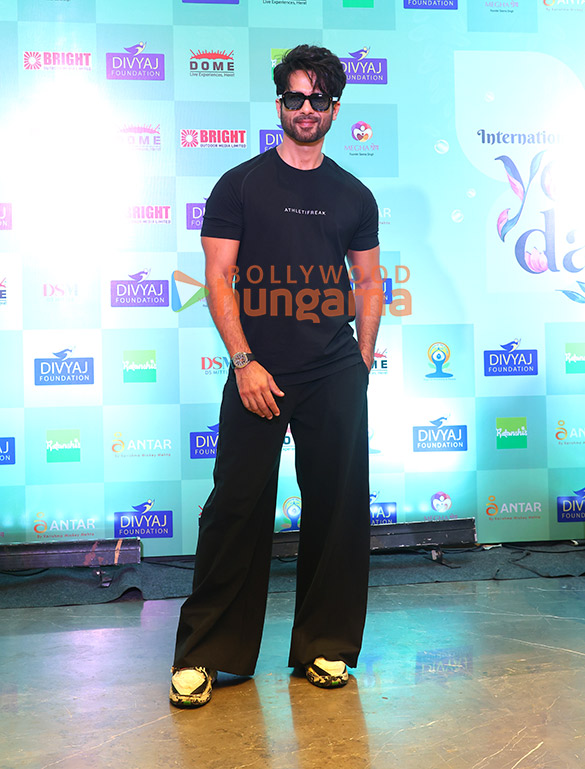 photos shahid kapoor sreeleela amruta fadnavis and others snapped at the international yoga day 2026 celebrations 6