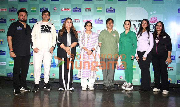 photos shahid kapoor sreeleela amruta fadnavis and others snapped at the international yoga day 26 celebrations 13