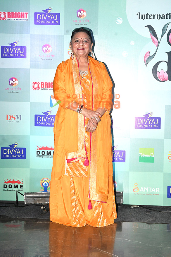 photos shahid kapoor sreeleela amruta fadnavis and others snapped at the international yoga day 26 celebrations 14