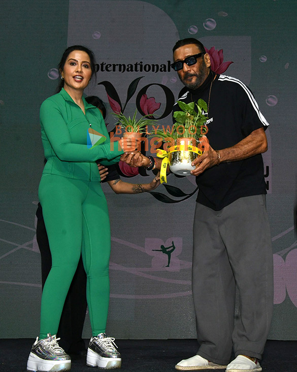 photos shahid kapoor sreeleela amruta fadnavis and others snapped at the international yoga day 26 celebrations 2