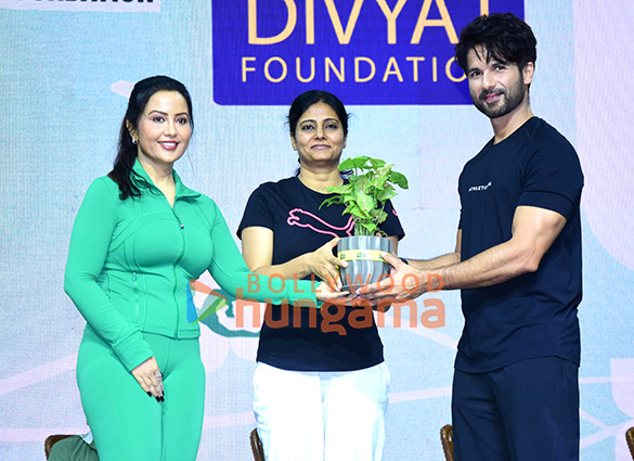 photos shahid kapoor sreeleela amruta fadnavis and others snapped at the international yoga day 26 celebrations 5