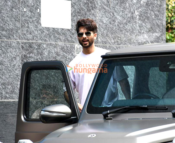 photos shahid kapoor snapped outside a gym in bandra 1