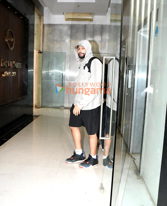 photos siddhant chaturvedi snapped outside a gym in santacruz 1