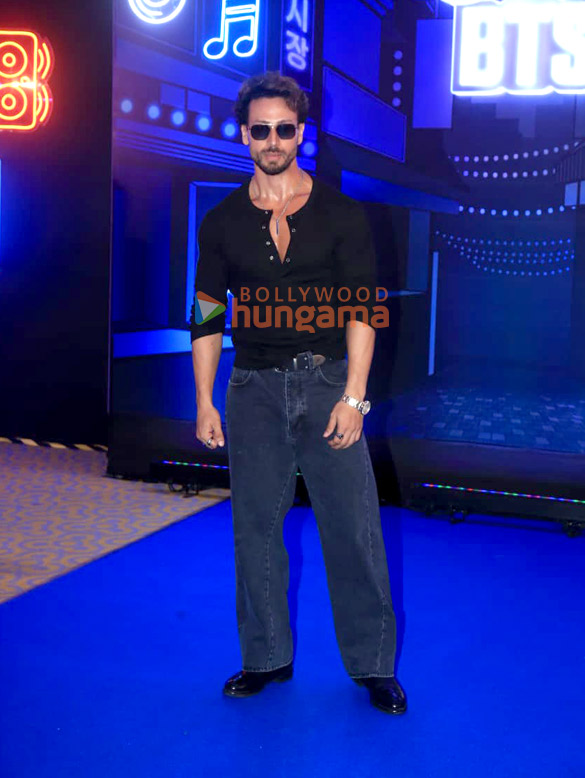 photos tiger shroff snapped at the celebration of oreo and bts collaboration 6
