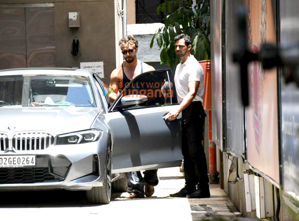 photos tiger shroff snapped outside a clinic in bandra 1 3