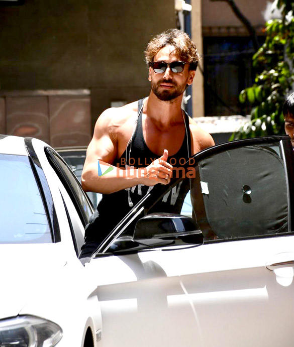 photos tiger shroff spotted outside a gym in bandra 5