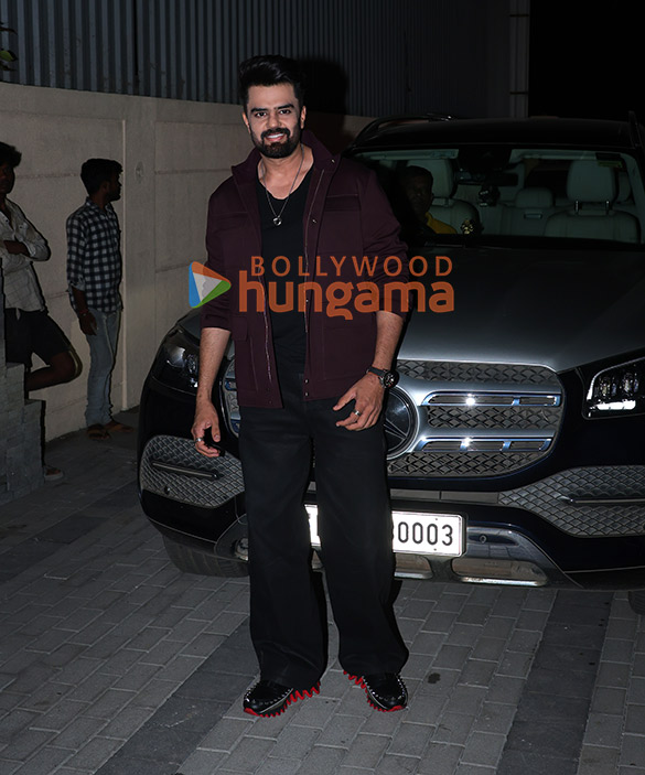 photos varun dhawan mrunal thakur pooja hegde and others grace hai jawani toh ishq hona hai special screening 2026 1