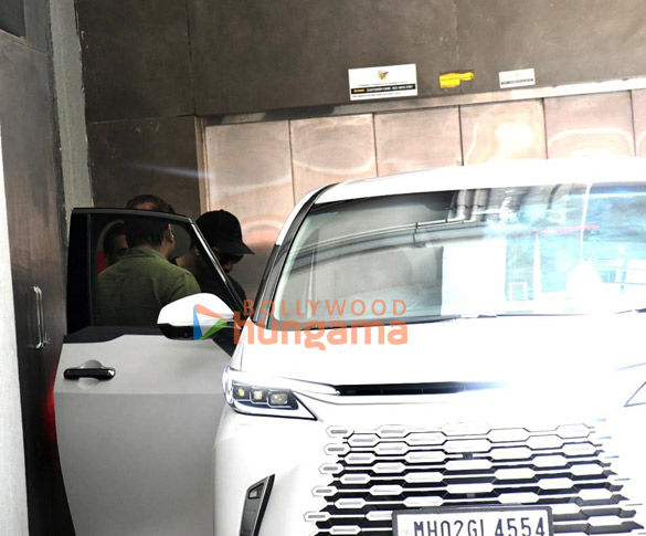 photos vicky kaushal snapped outside a clinic in bandra 1