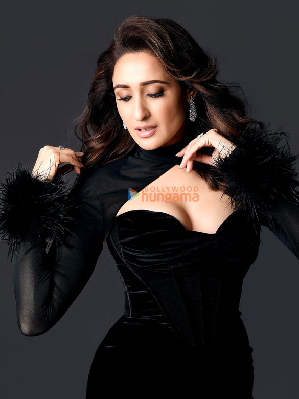 pragya jaiswal 2 18