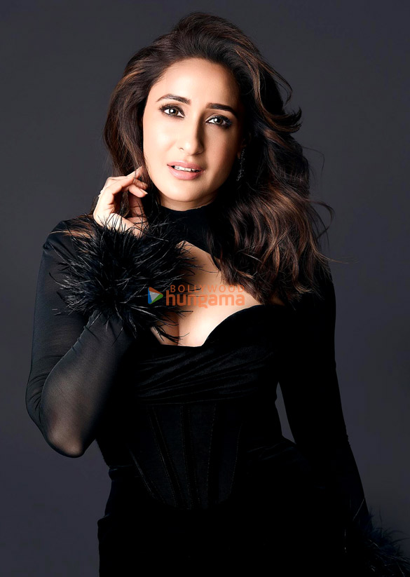 pragya jaiswal 4 15