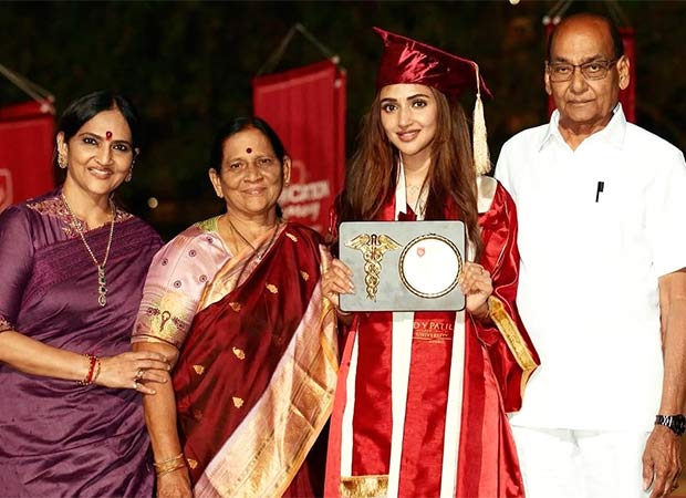 डॉक्टर्स डे 2026: श्रीलीला ने खुलासा किया कि कैसे उन्होंने वायरल वैय्यारी की शूटिंग के साथ एमबीबीएस परीक्षाओं को संतुलित किया; कहते हैं,