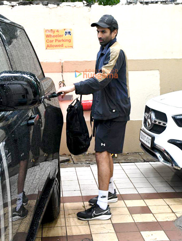 photos aditya roy kapur snapped outside a gym in khar 2