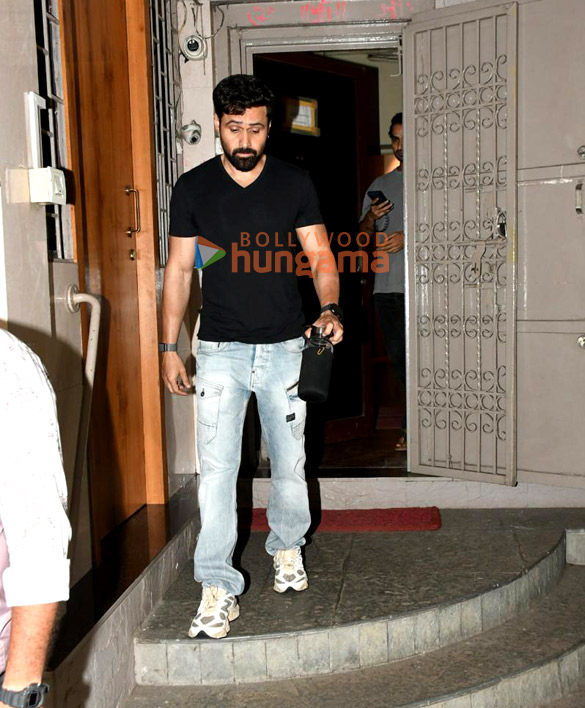 photos emraan hashmi snapped outside a dubbing studio in bandra 4