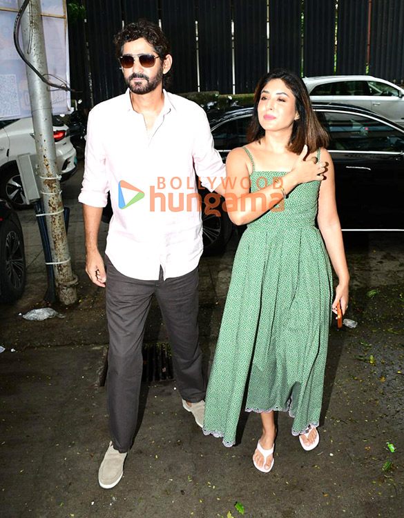 photos gaurav kapur and kritika kamra spotted outside a restaurant in bandra 1