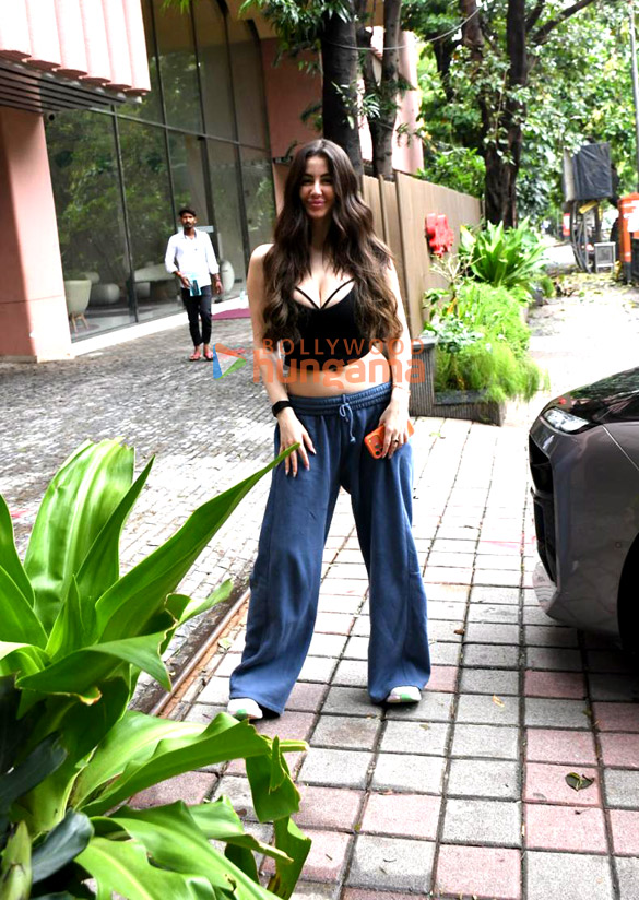 photos giorgia andriani snapped outside a dance class in bandra 1