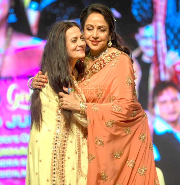 photos hema malini celebrates 60 years in indian cinema honours dharmendra and backs cintaa fwice 19