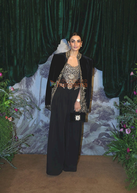 photos janhvi kapoor anil kapoor bhumi pednekar varun dhawan rakul preet singh rekha and others attend anshula kapoor and roha 25